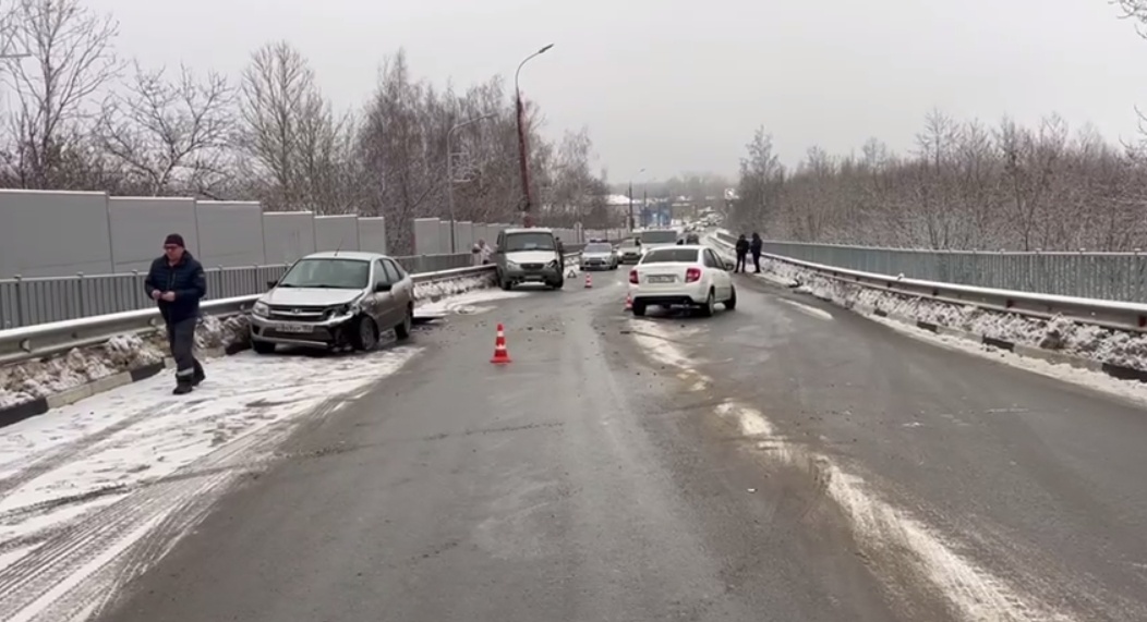 Три машины столкнулись на дороге в Нижегородской области - фото 1
