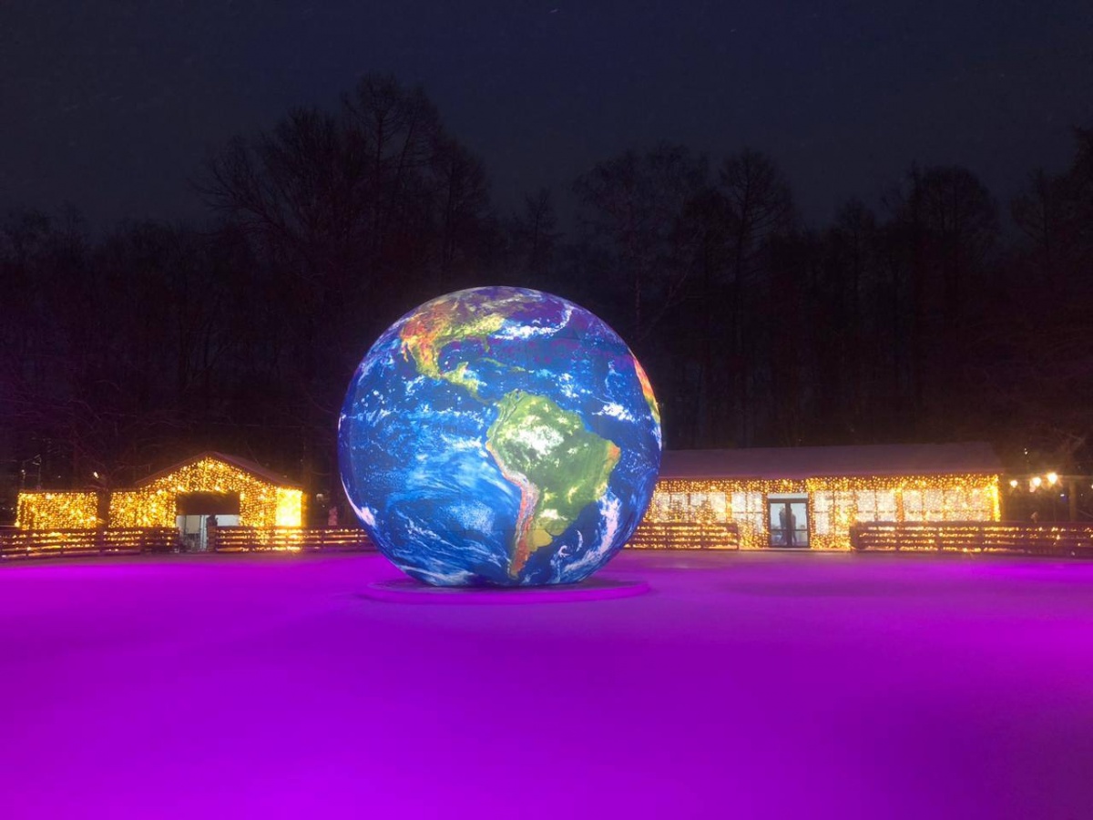 Светящийся земной шар украсит каток в парке &laquo;Швейцария&raquo; - фото 1