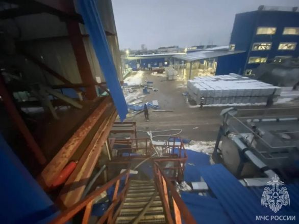 Опубликованы фото с места пожара на химзаводе в Дзержинске - фото 3