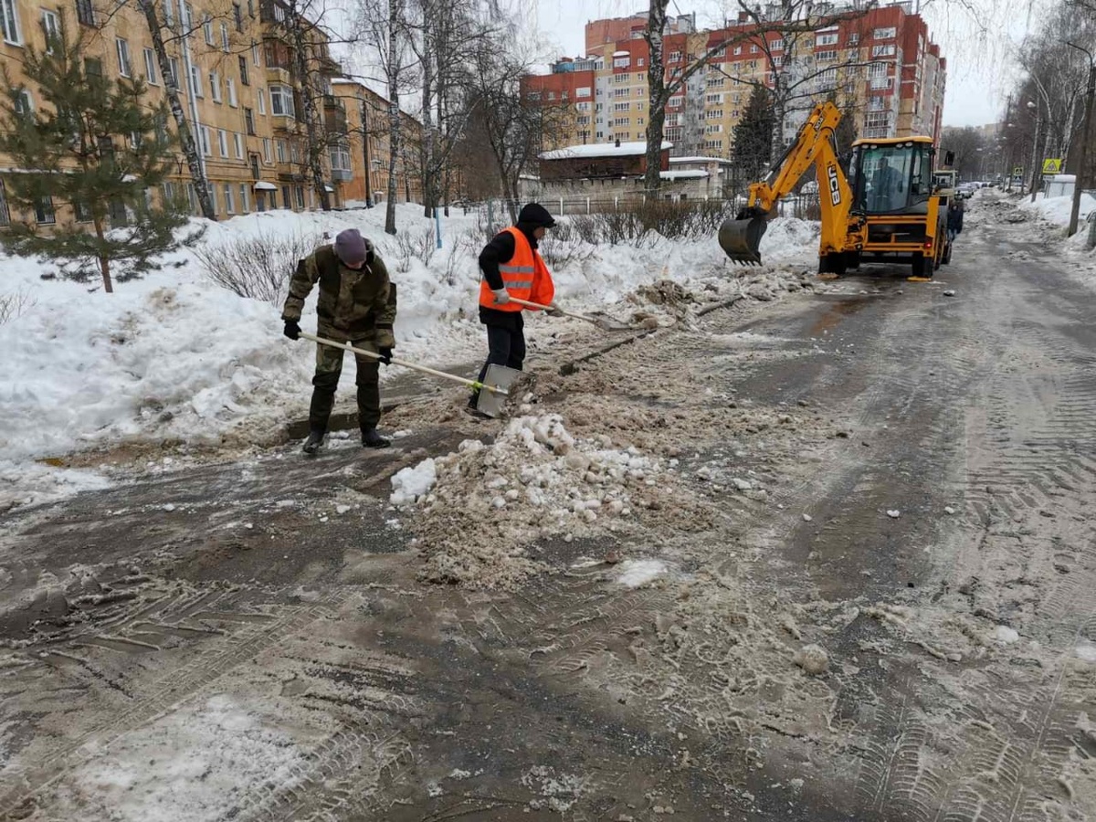  Более 600 кубометров воды откачано с улиц Сормовского района - фото 1