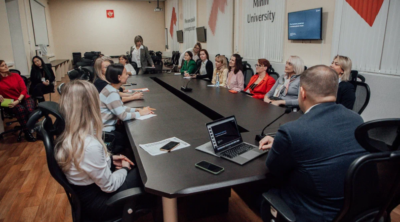 Новый формат преподавания с использованием цифровых технологий представили педагогам вузов России в Мининском университете  - фото 2