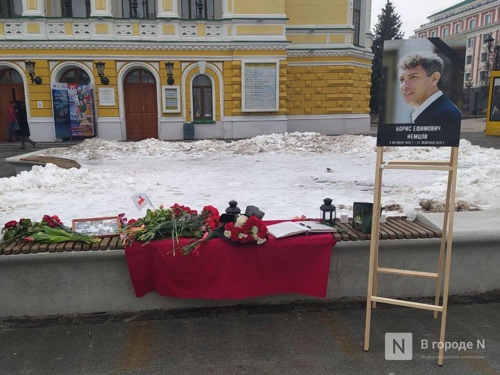 Память Бориса Немцова почтили депутаты нижегородского Заксобрания - фото 1