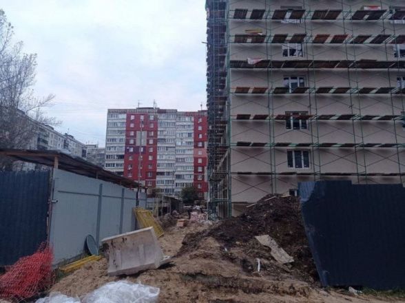 Нижегородцы возмущены неогороженной опасной стройплощадкой в Щербинках - фото 4