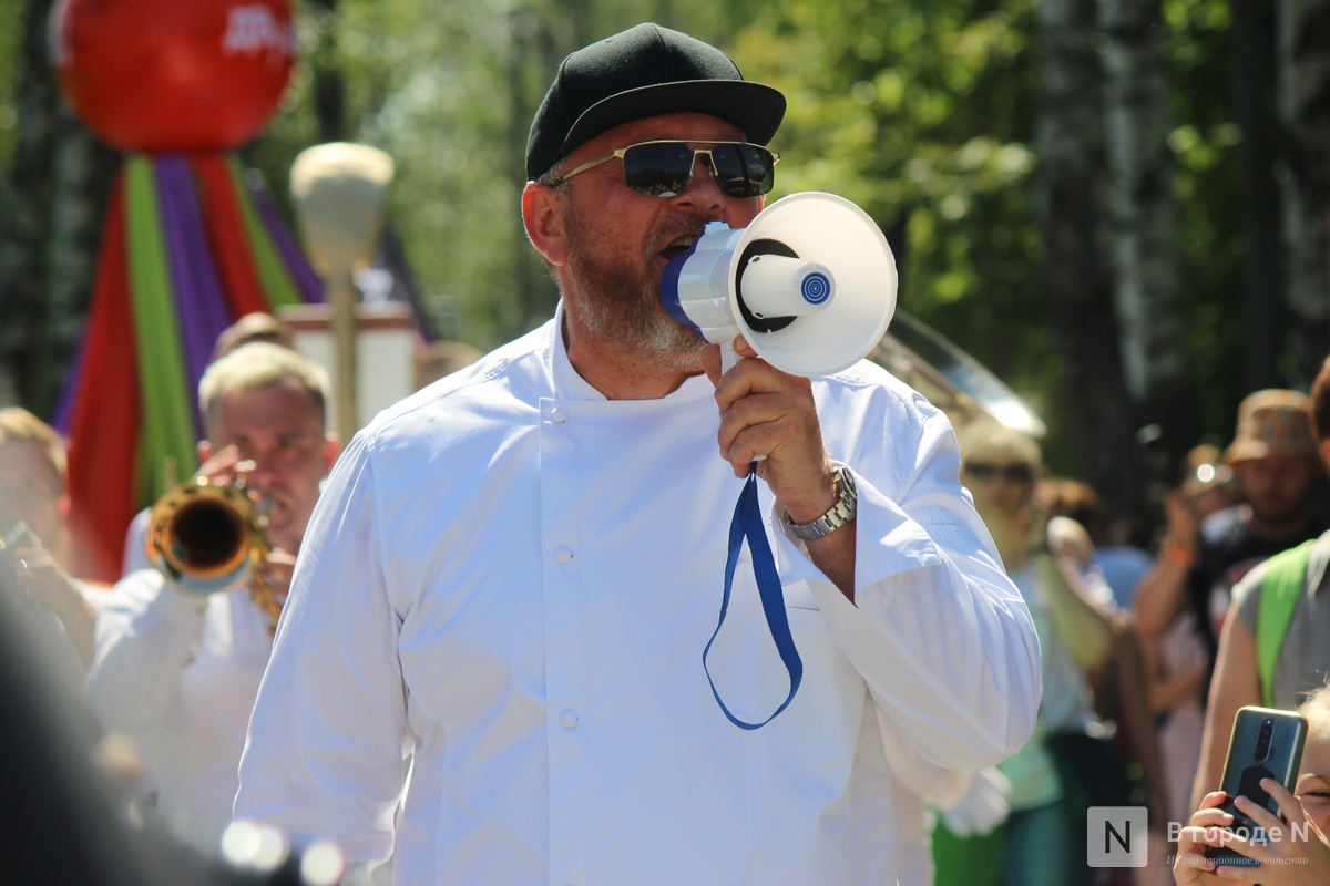 Попкорн и шаурма вышли на костюмированный парад фестиваля Ивлева в Нижнем Новгороде - фото 14