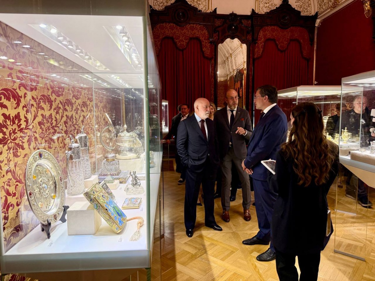 Глеб Никитин открыл выставку нижегородского искусства в Санкт-Петербурге - фото 1