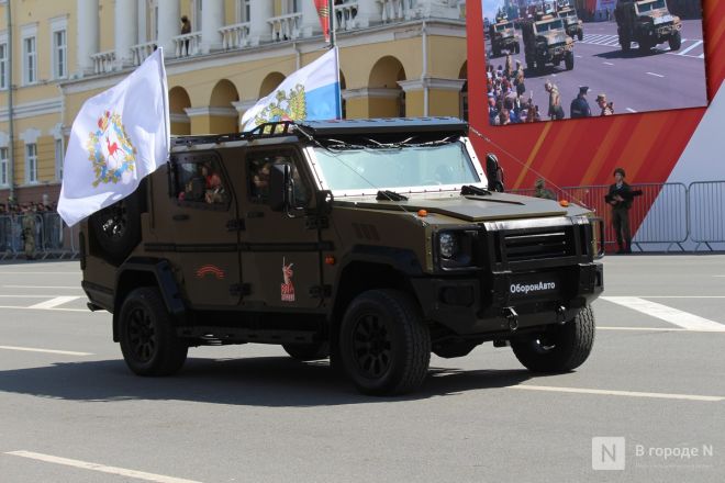 Фоторепортаж: парад в честь 80-й годовщины Победы прошел в Нижнем Новгороде - фото 221