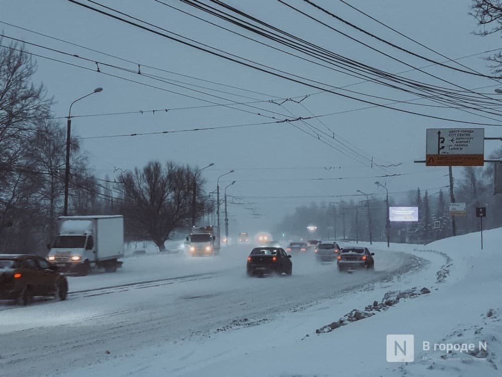 Сильный снегопад накрыл Нижний Новгород и вызвал пробки в выходной