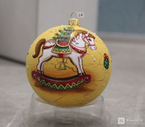 Нижегородцам показали известную фабрику елочных игрушек изнутри - фото 9