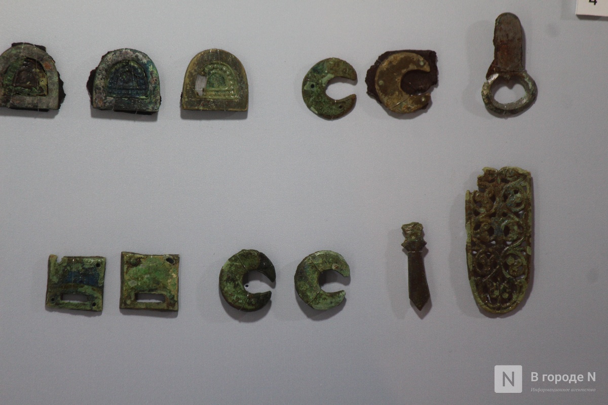 Монеты, украшения и боевые топоры: фоторепортаж с выставки археологических находок в Нижнем Новгороде - фото 4