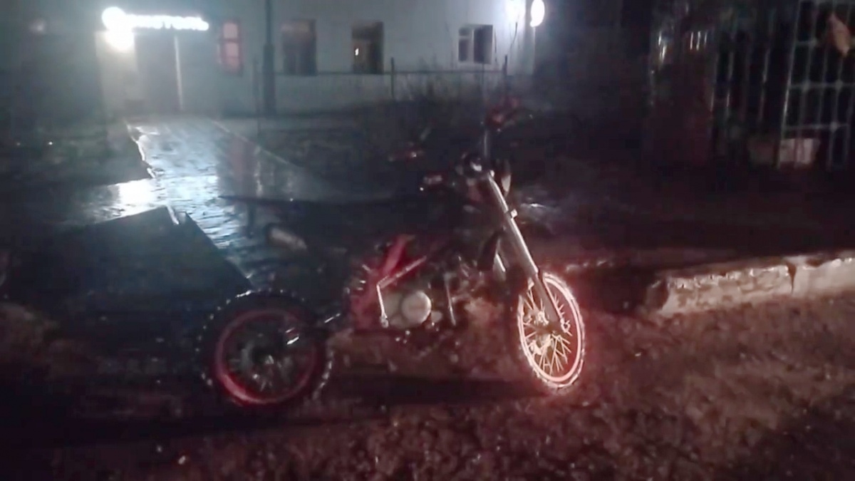 Найден водитель иномарки, сбивший юного мотоциклиста на Бору