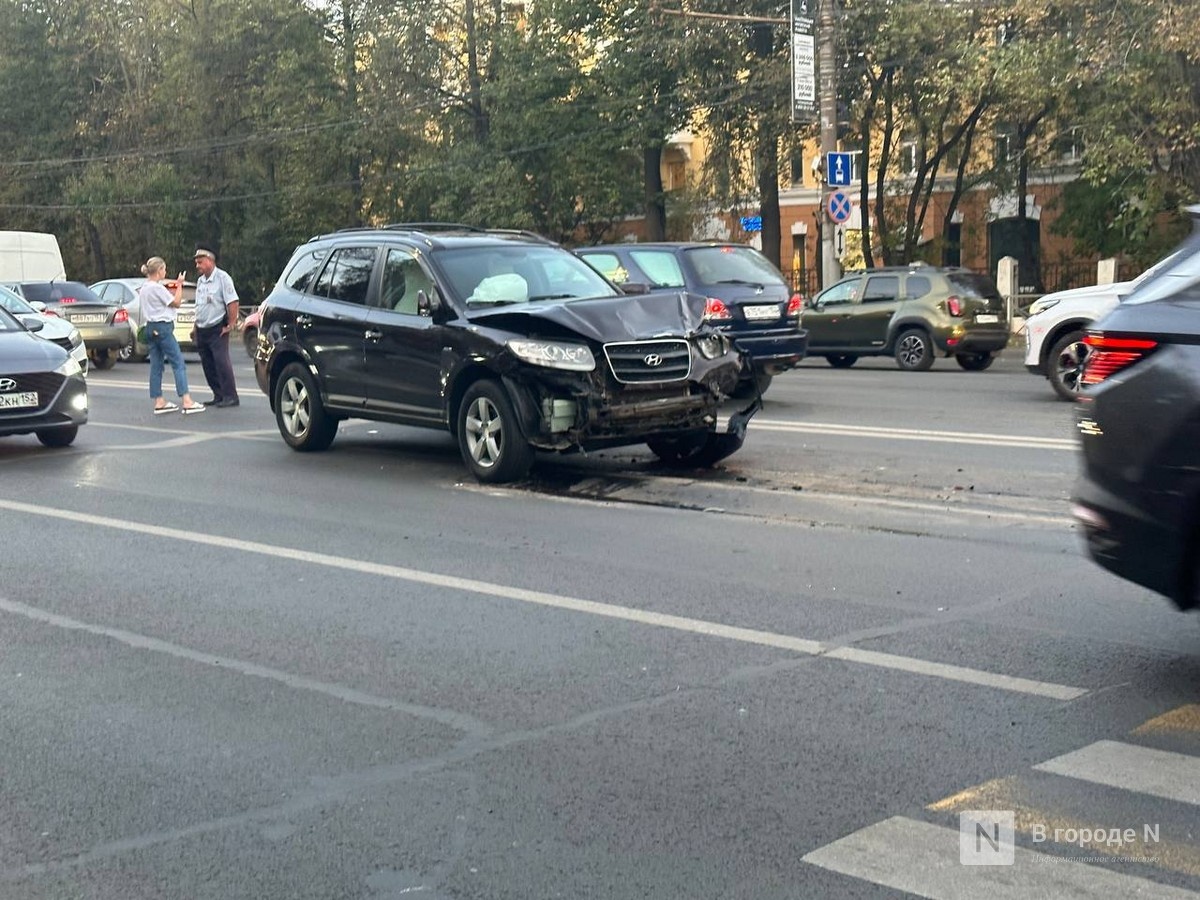 ДТП с легковушкой привело к заторам на площади Лядова в Нижнем Новгороде - фото 2