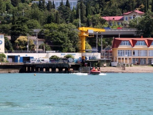 В Сочи пьяных нижегородцев унесло в море на надувном матрасе