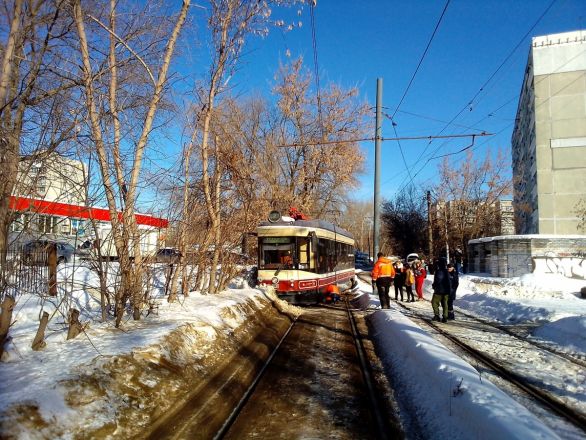 Нижегородский ретро-трамвай сошел с рельсов в Молитовке - фото 1