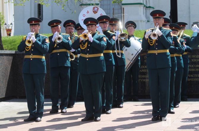 Без парада и салюта: как прошел День Победы в Нижнем Новгороде — фоторепортаж - фото 184