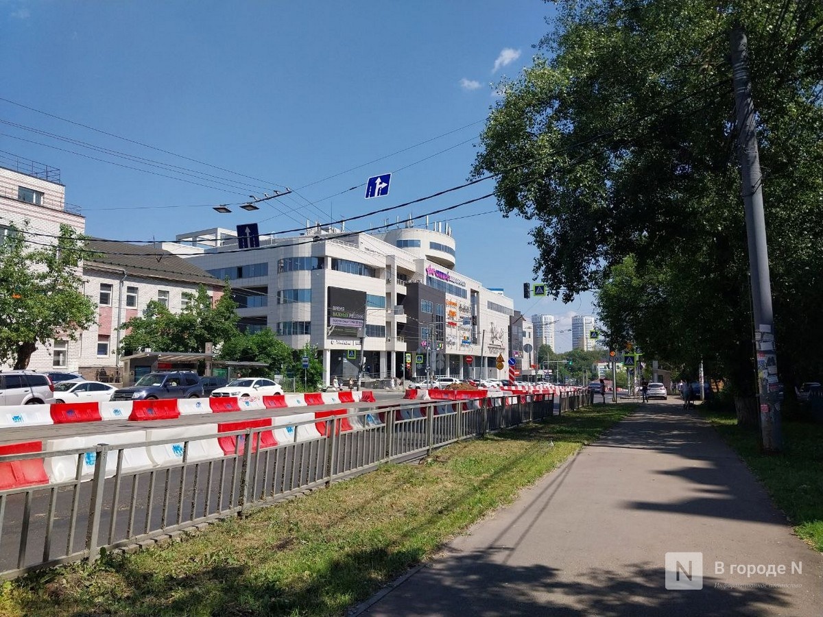 Нижегородцев удивила укладка асфальта на улице Белинского в дождь - фото 1