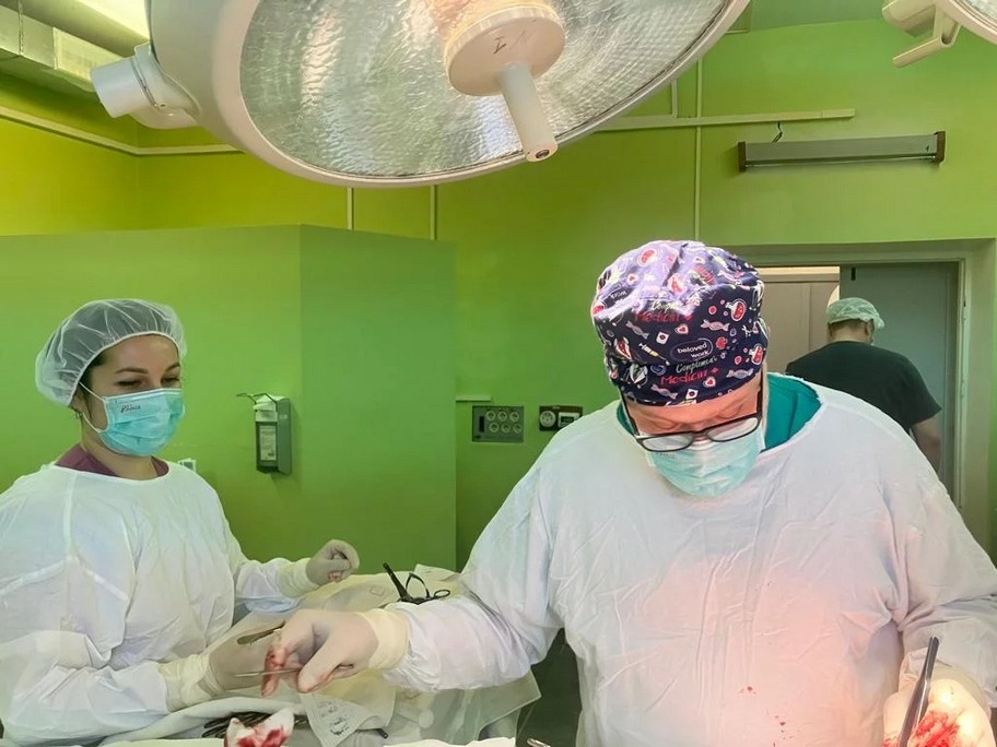 Нижегородские хирурги провели редкую операцию по удалению сонной артерии